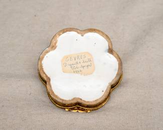 Underside view of the beautifully crafted antique 19th century French Sèvres gilt and royal blue scenic porcelain dresser box with hand-painted romantic scene (signed by the painter) circa 1880. Purchased in 1966 from Bryant & Scott in Colorado Springs, CO.