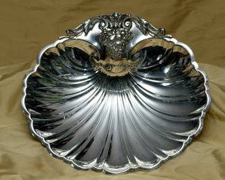 Sterling silver Reed & Barton Francis I large shell shaped footed serving dish, date stamp for 1951