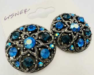 Closeup of the Lisner earrings