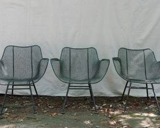 Mid Century Modern: Three Woodard Sculptura wire lounge chairs in the style of Eames. Designed by Russell Woodard for the Woodard Furniture company Owosso, Michigan.