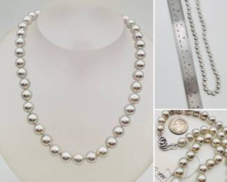 Pearl necklace with 14k white gold clasp