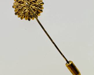 Another view of the Miriam Haskell gold-tone Faux Pearl flower stick pin brooch