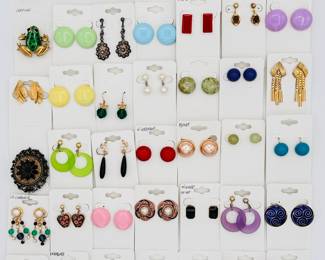 Colorful vintage costume jewelry earrings and pins/brooches