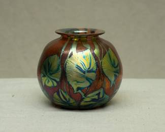A signed 'Leaf & Vine' art glass vase by Illinois artist Daniel Lotton