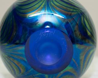 Another view of the signed 'Drapery' art glass vase by Illinois artist Daniel Lotton, dated 1991