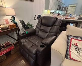 Lift chair in fantastic condition!