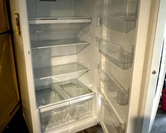 GE UPRIGHT FREEZER INSIDE