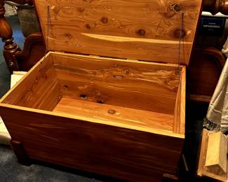 FURNITURE CEDAR CHEST OPEN
