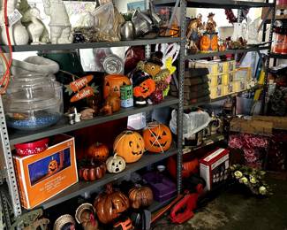 HALLOWEEN HOLIDAY DECOR