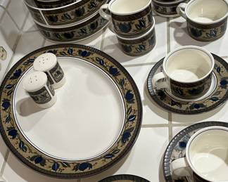 Mikasa Serving Set