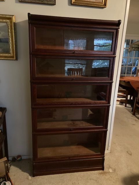 Globe Wernicke 5 stack oak barrister bookcase. In very good condition, all sections match.