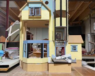 Victorian Farmhouse Wooden Dollhouse 