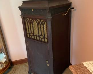 Antique Vintage Edison Phonograph Record Player Cabinet - Includes Records - In Working Condition -