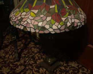 Vintage Tiffany Style-Stained Glass Lamp Shade Table Lamp
