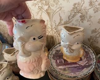 Vintage Shawnee USA Pottery Bird/ Owl Pink Gold Creamer Pitcher’s