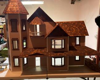 Victorian Farmhouse Wooden Dollhouse 