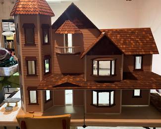 Victorian Farmhouse Wooden Dollhouse 