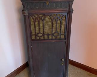 Antique Vintage Edison Phonograph Record Player Cabinet - Includes Records - In Working Condition -