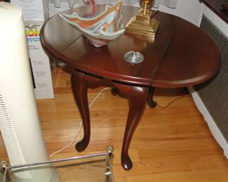 Drop leaf side table cherry wood