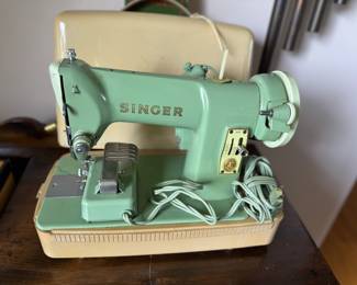 Singer portable sewing machine