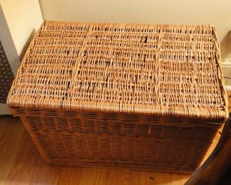 Wicker chest