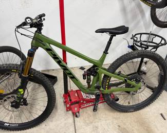 Pivot switch blade mountain bike