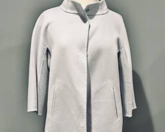 A Kinross Cashmere coat, pale gray, size M