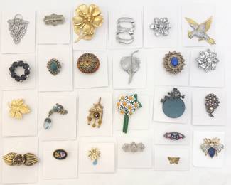 Pins and brooches for all looks - from flowers to bees, birds to leafs, rhinestones, enamel, micro mosaic