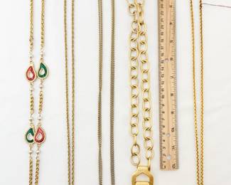 Graceful, colorful chain with pendant necklaces