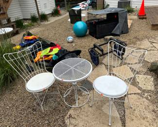 Lovely outdoor furniture! There are four chairs and two tables. 