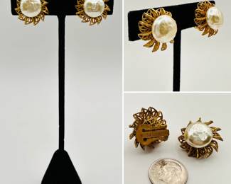 Miriam Haskell vintage gold flower faux Mabé pearl clip on earrings
