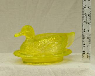 Vintage Westmoreland uranium vaseline glass duck on nest covered dish