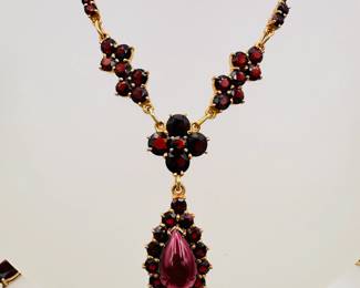 Vintage large cabochon garnet pendant necklace