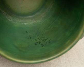 Inside view of the Roseville Pottery Jonquil planter