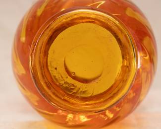 Closeup of the base of the lovely 9-1/2 inch tall Amberina art glass vase