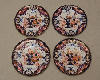 Four antique early 19th century Crown Derby imari "Kings" pattern plates circa 1806-1825 (one is marked Bloor Derby circa 1825-1848, from when Robert Bloor took control of the Crown Derby factory in 1811)