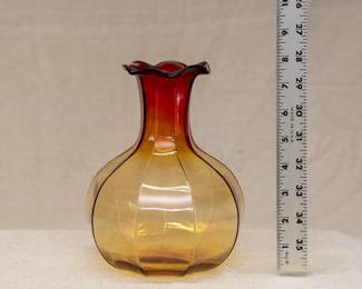 Vintage Tiara exclusive Indiana Glass Company Amberina  glass 8-sided vase with ruffled flared rim