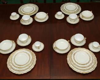 Spode Copeland's China service for four in fine bone china, white with gold gilt scrollwork edges 