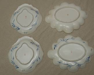 View of the reverse of the antique early 19th century Crown Derby porcelain 'Kings' Imari pattern items: Two shell form dishes and two dessert dishes, circa 1806-1825
