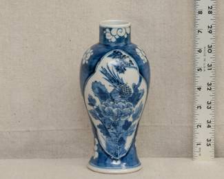 A late 19th/early 20th century Chinese porcelain blue and white vase
