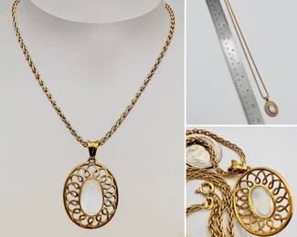 18k yellow gold and cabochon moonstone pendant necklace, made in Italy