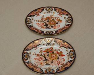 A pair of antique Crown Derby porcelain 'Kings' Imari pattern serving dishes dating to 1806-1825