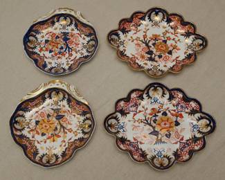 Antique early 19th century Crown Derby porcelain 'Kings' Imari pattern items: Two shell form dishes and two  dessert dishes, circa 1806-1825
