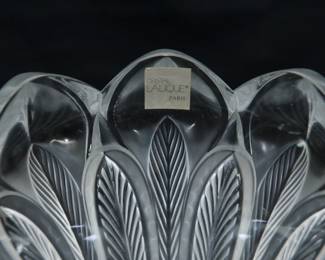Another view of the Esna vase by Lalique France. A lovely French art glass design made by Marie-Claude Lalique in 1985 to commemorate the 125th anniversary of her grandfather Rène Lalique's birth.