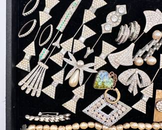 Art Deco rhinestone brooches and pins – sharp style that sparkles!