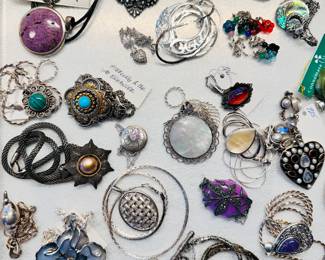 From delicate to bold, you'll find sterling silver pendant necklaces that suit your style. Also great for gifts. Hint, hint.