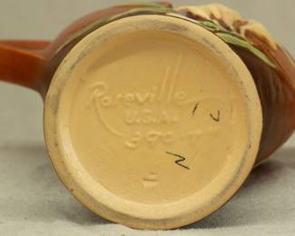 Base of the Roseville Pottery brown tangerine Freesia vase
