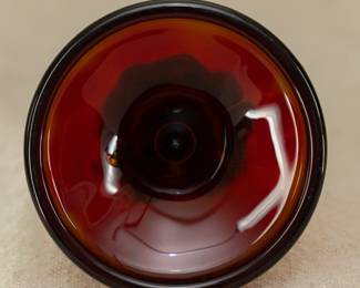 Closeup of the fabulous Art Deco period console set by Cambridge Glass circa 1920s-1930s, comprised of a Honeycomb pattern footed bowl in Rubina glass with a matching pair of candlesticks. 