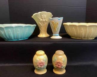 Vintage Hull Sunglow Salt Pepper Shawnee Wheat Planters And Iris Vase