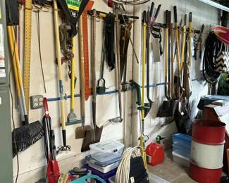 Bundle Deals! Garage Packed & Priced to Go!
Seasonal décor, pool and car care, yard tools, shovels, cleaners, and more — with $1 and $2 deals throughout the entire garage!
